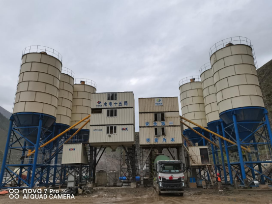 水电十五局霍尔古吐工程HZS120集装箱混凝土搅拌站