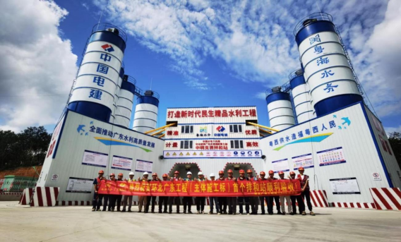 水电十四局环北部湾广东茂名HZS90集装箱混凝土搅拌站